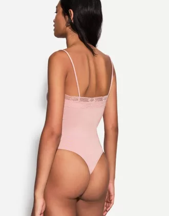 Body de encaje rubio tiras
