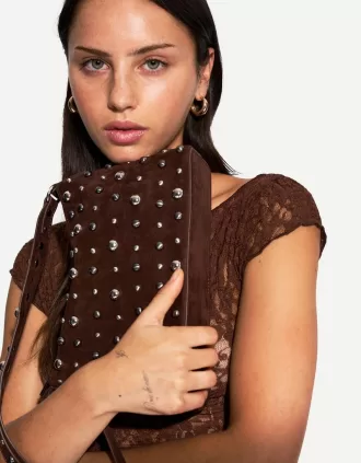 Bolso antelina con tachuelas