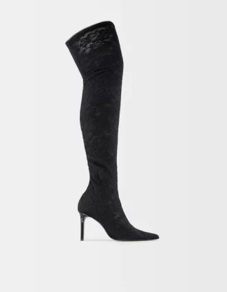 Botas altas con tacón y encaje