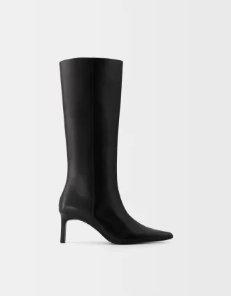 Botas con tacón gatito