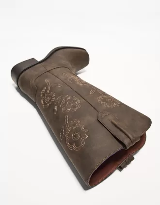 Botas cowboy planas bordadas