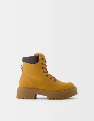 Botas de montaña con cordones