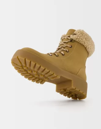 Botas de montaña de borreguillo