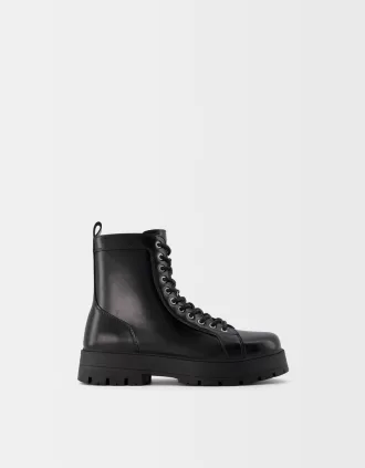 Botines con cordones y suela track