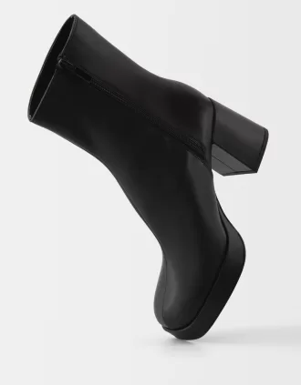 Botines con plataforma y tacón cuadrado