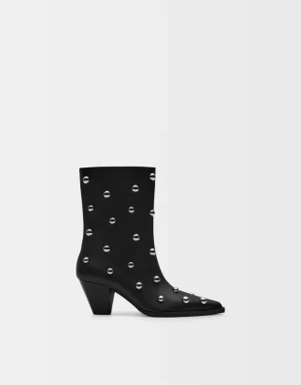 Botines de tacón con tachuelas