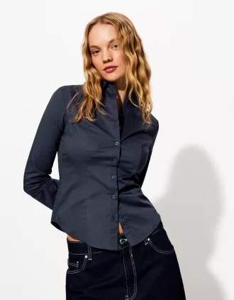 Camisa ajustada con mangas acampanadas