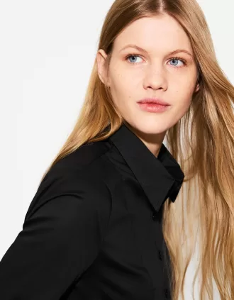 Camisa ajustada con mangas acampanadas