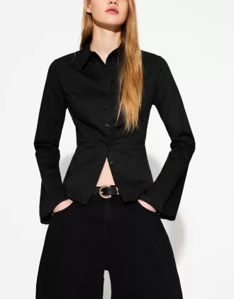 Camisa ajustada con mangas acampanadas