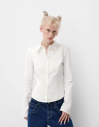 Camisa ajustada con mangas acampanadas