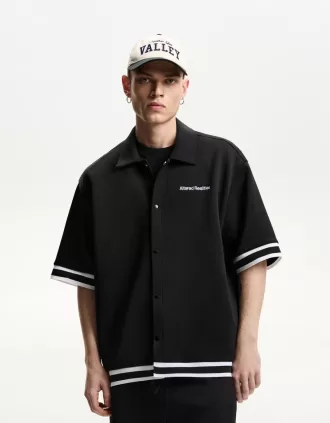 Camisa boxy fit manga corta bordada