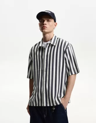 Camisa de manga corta y corte relajado.
