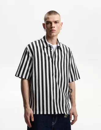 Camisa de manga corta y corte relajado.