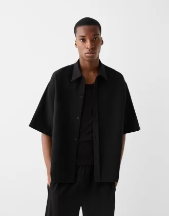 Camisa entallada de manga corta con corte boxy