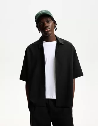 Camisa entallada de manga corta y corte boxy