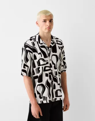 Camisa plisada manga corta estampada