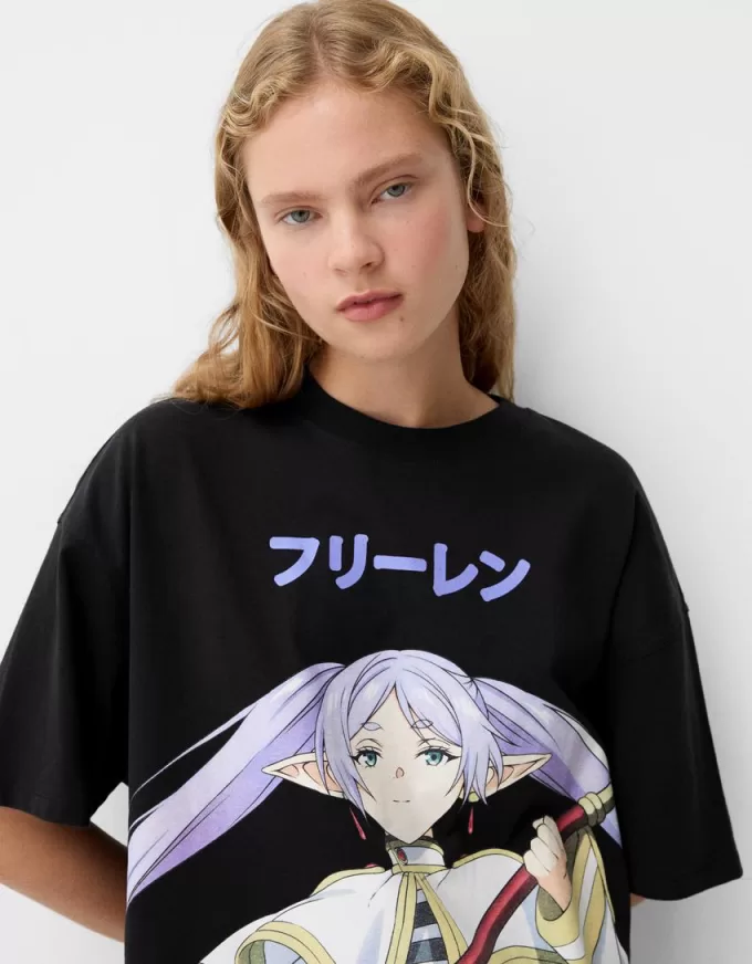 Camiseta Frieren oversize de manga corta