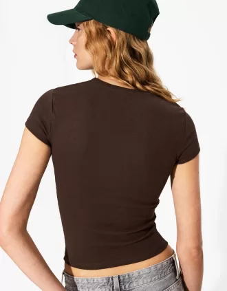 Camiseta de manga corta con cuello redondo