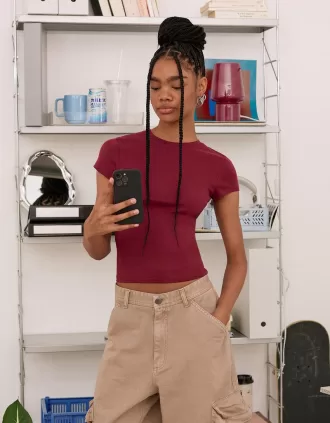 Camiseta de manga corta con cuello redondo