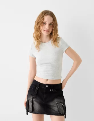 Camiseta de manga corta con cuello redondo