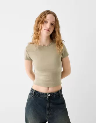 Camiseta de manga corta con cuello redondo