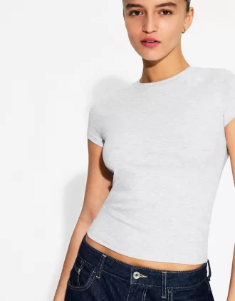Camiseta de manga corta con cuello redondo