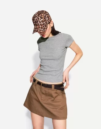 Camiseta de manga corta con cuello redondo