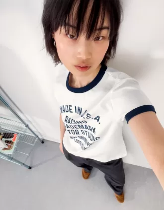 Camiseta de manga corta con estampado en contraste