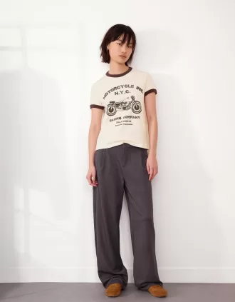 Camiseta de manga corta con estampado en contraste