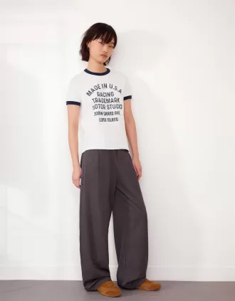 Camiseta de manga corta con estampado en contraste