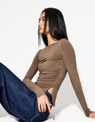 Camiseta de manga larga con detalle fruncido