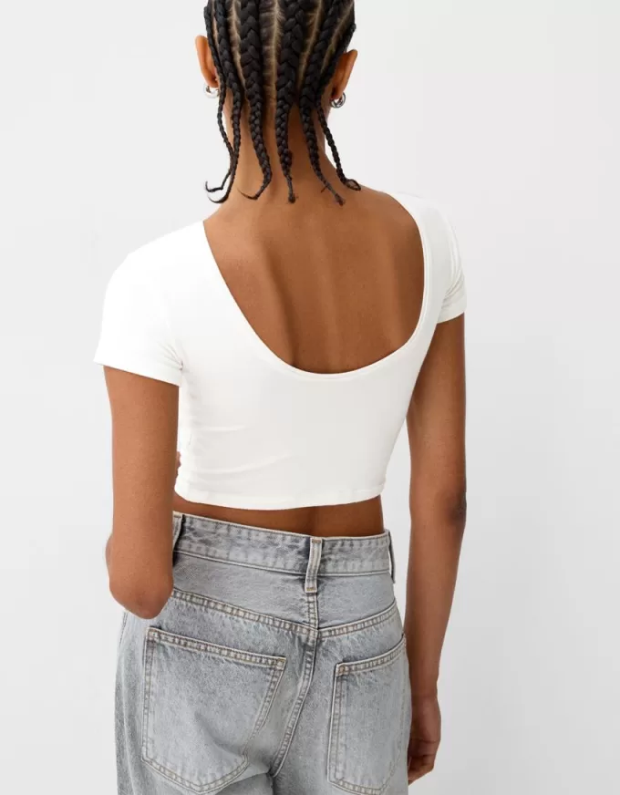 Camiseta espalda abierta con pedrería