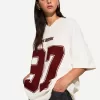 Camiseta estampada con cuello en V y manga corta
