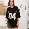 Camiseta estampada con cuello en V y manga corta