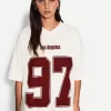 Camiseta estampada con cuello en V y manga corta