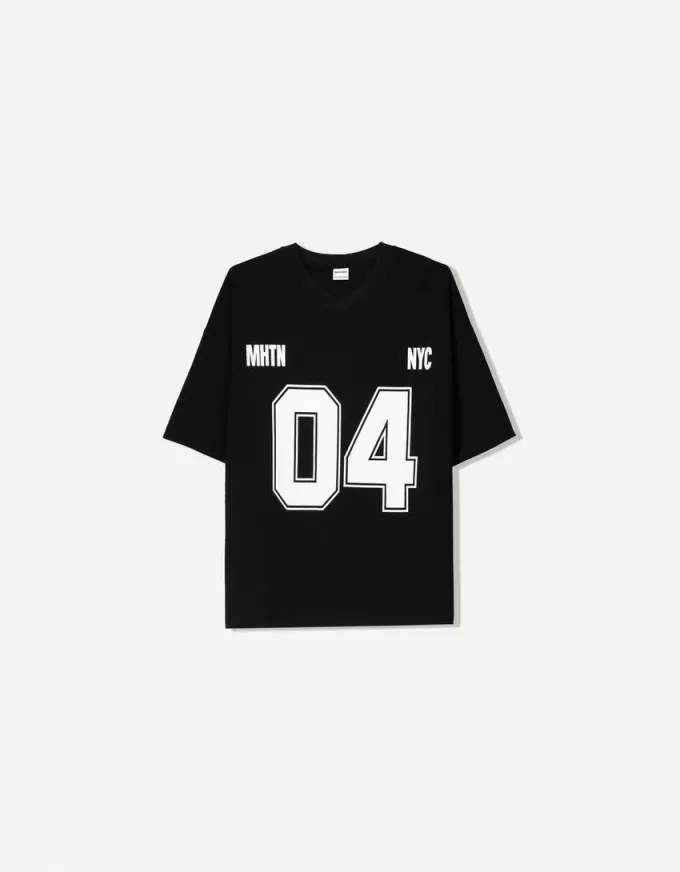 Camiseta estampada con cuello en V y manga corta