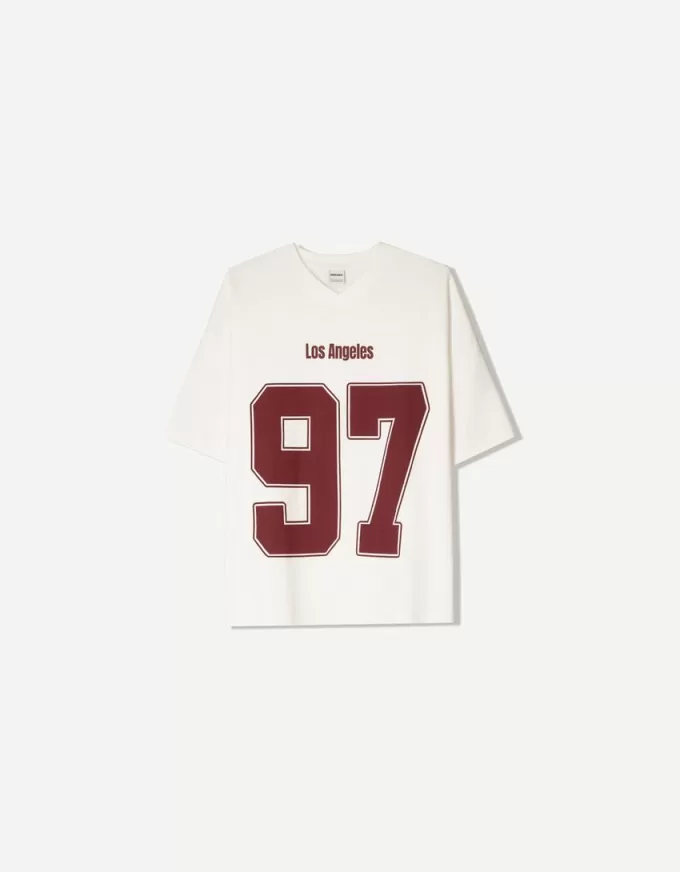 Camiseta estampada con cuello en V y manga corta