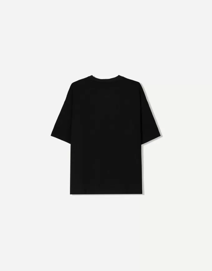 Camiseta estampada con cuello en V y manga corta