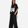 Camiseta estampada con cuello en V y manga corta