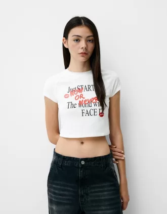 Camiseta estampada con manga corta raglán