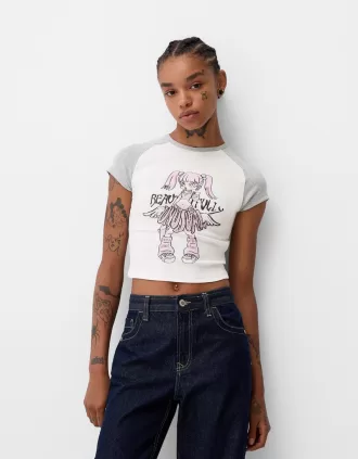 Camiseta estampada con manga corta raglán