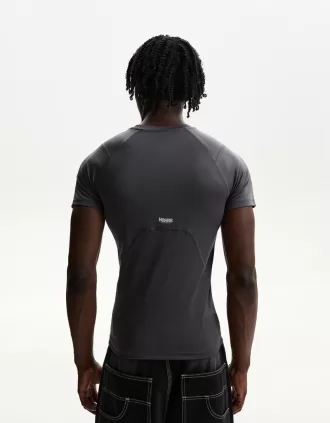 Camiseta slim fit de manga corta con costuras