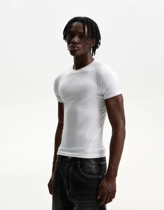 Camiseta slim fit de manga corta con costuras