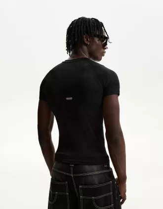 Camiseta slim fit de manga corta con costuras