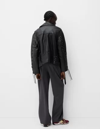 Cazadora biker de piel con detalle de lazo