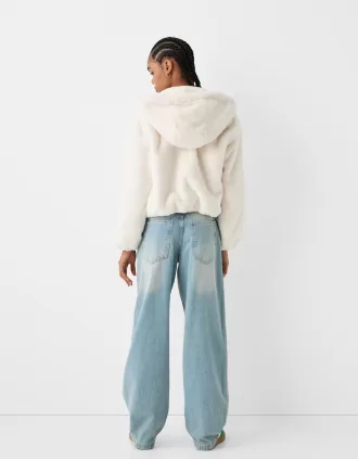 Chaqueta acolchada con capucha de pelo sintético
