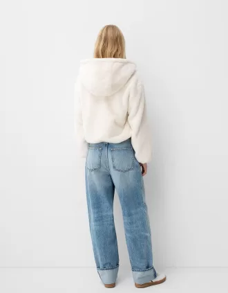Chaqueta acolchada con capucha de pelo sintético