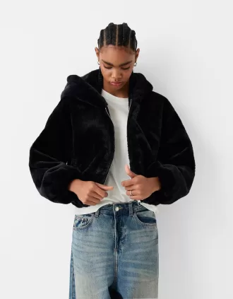 Chaqueta acolchada con capucha de pelo sintético