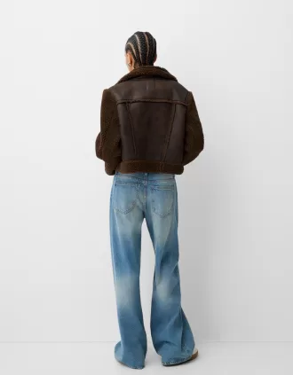 Chaqueta de doble faz con mangas de borreguito sintético
