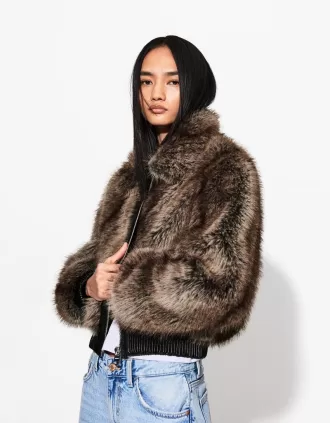 Chaqueta de pelo sintético con detalle efecto piel en contraste